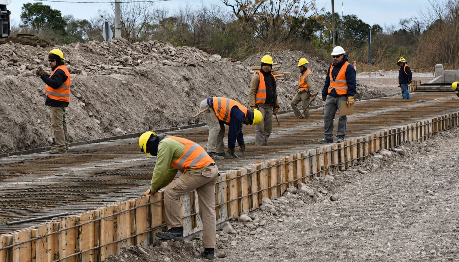 La Autopista del Valle de Lerma avanza con varios frentes de obra y ya colocaron 36 vigas