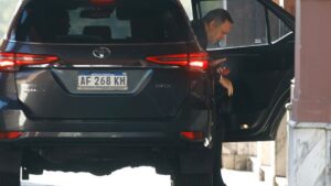 Adorni da una conferencia de prensa en medio de las polémicas por los viajes y las propiedades